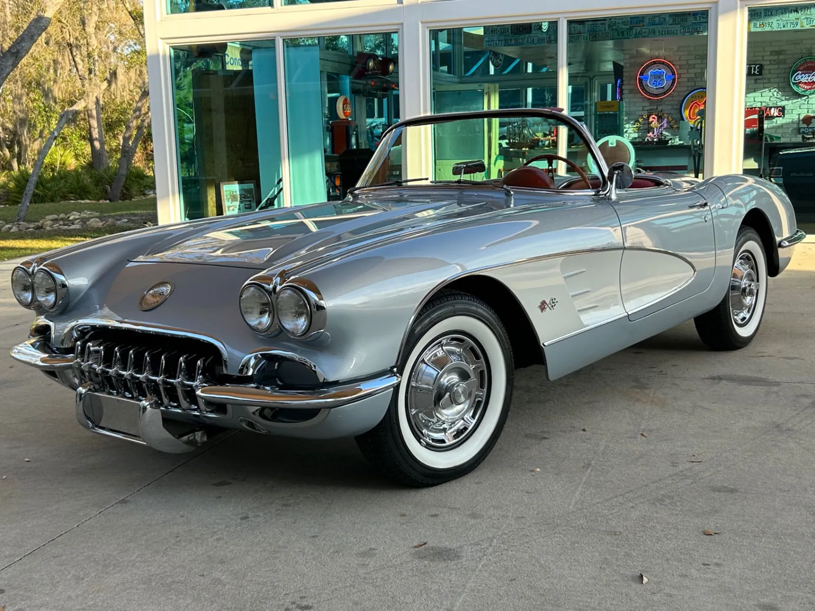 1960 Chevrolet Corvette photo 2