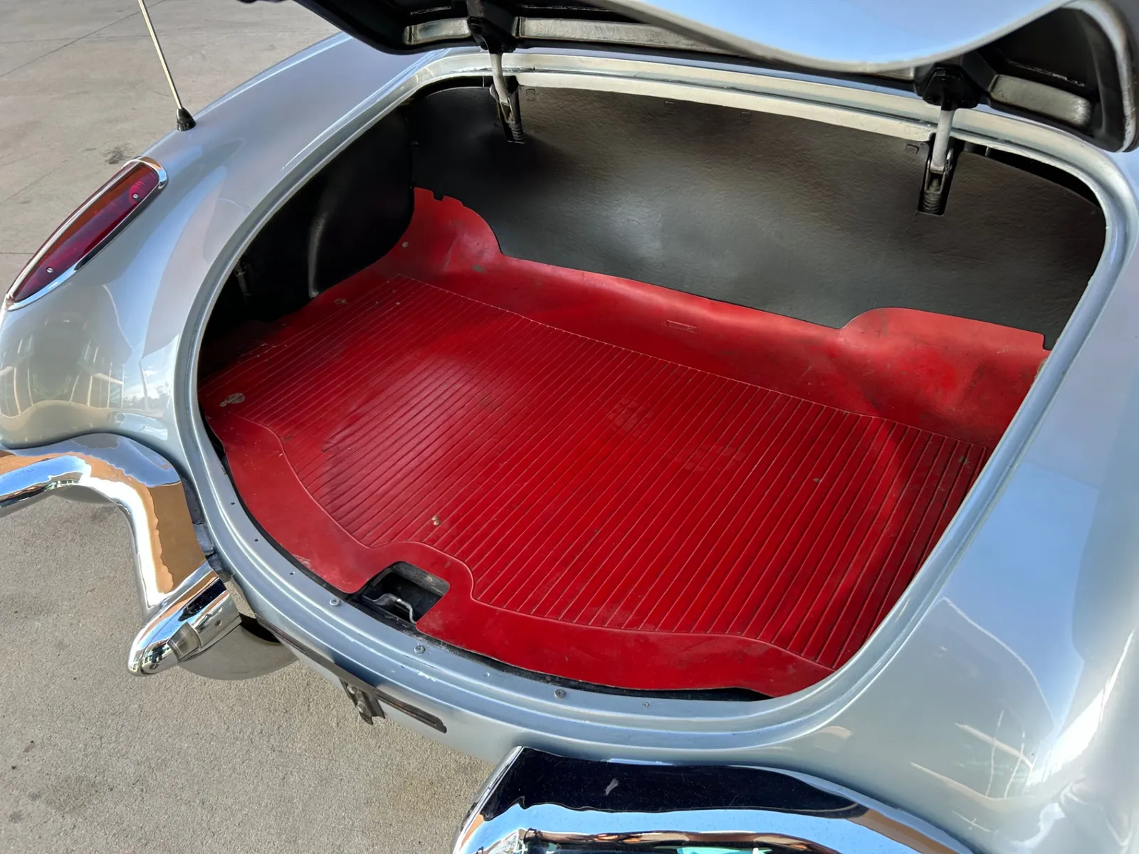 1960 Chevrolet Corvette photo 9