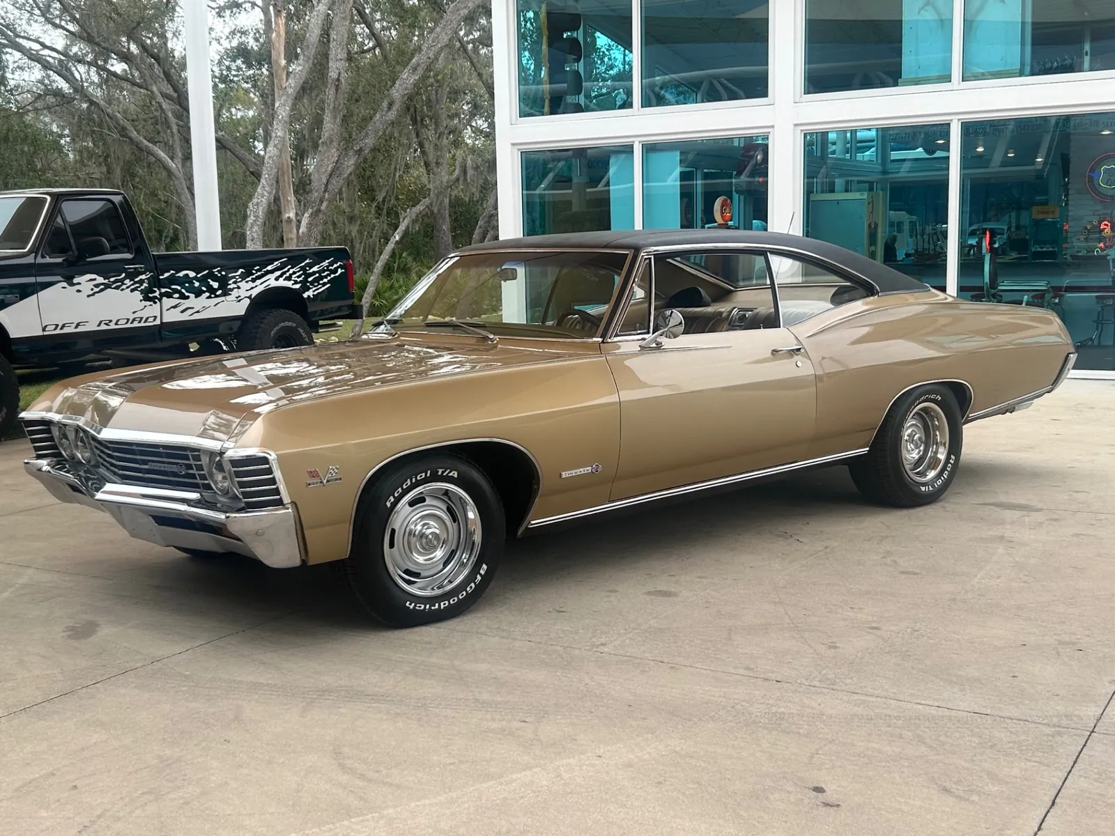 1967 Chevrolet Impala SS photo 2